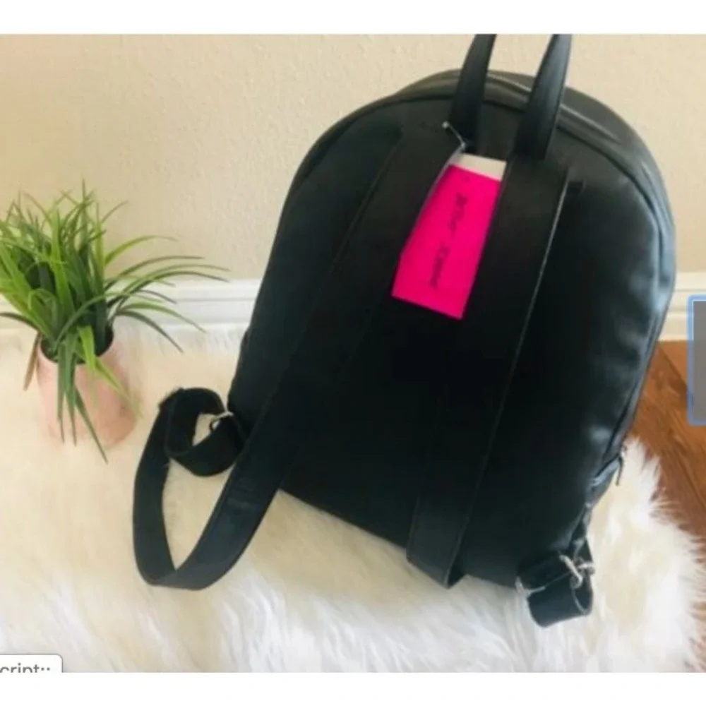 Betsey Johnson backpack quilted heart black New